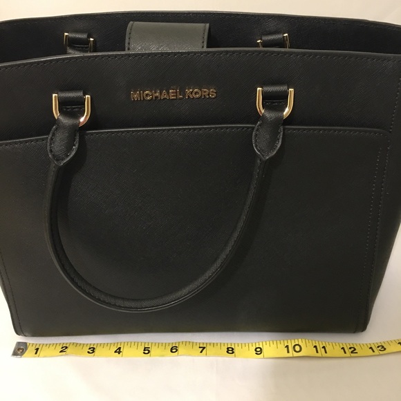 ❤️SOLD❤️Michael Kors tote - Picture 2 of 6